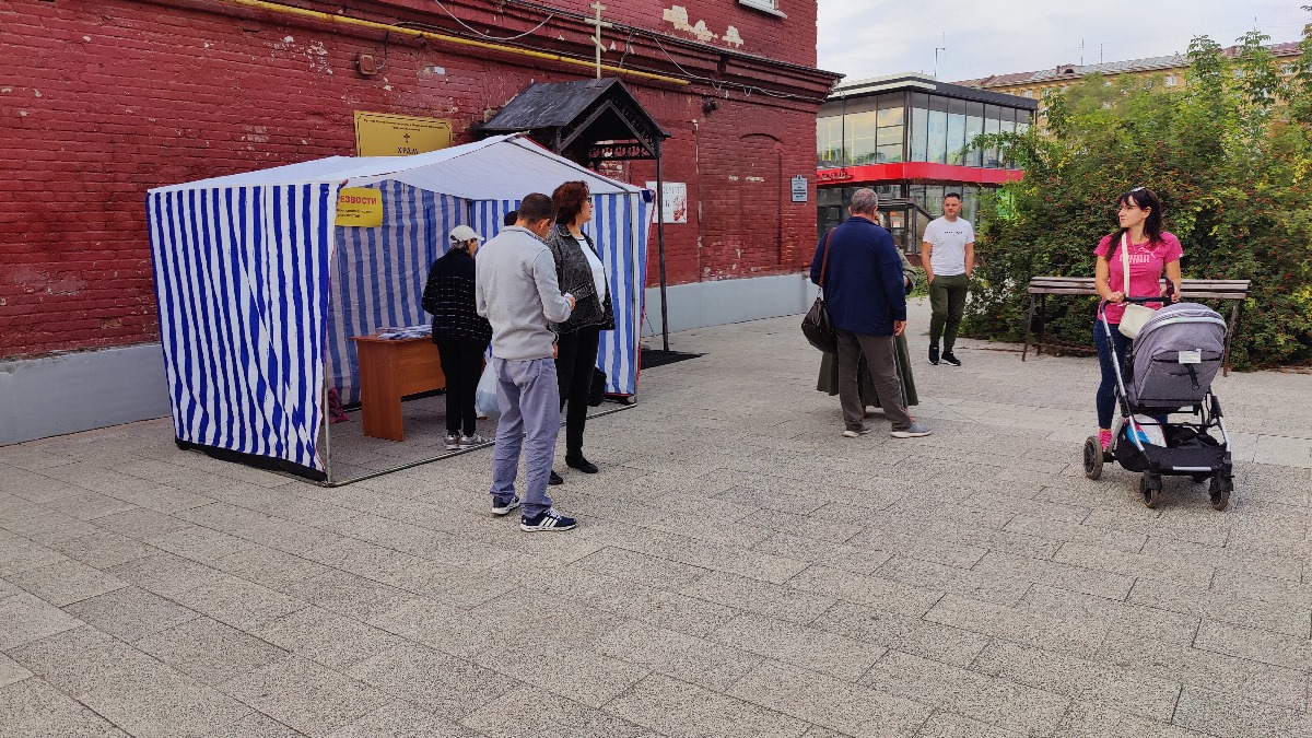 Палатка трезвости возле храма